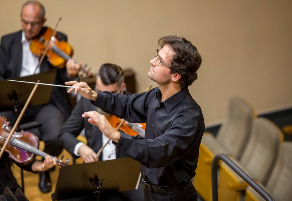 FOTO| Simțire și baghetă cu dirijorul Tiberiu Dragoș Oprea