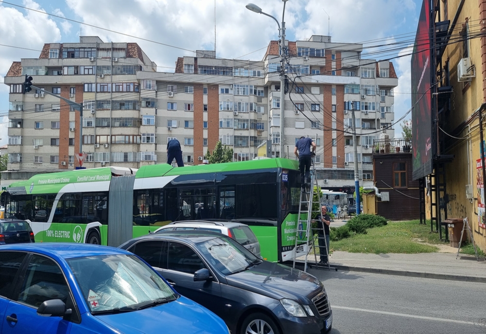 Craiova: Autobuzul electric a cedat.  Defecţiunea, verificată