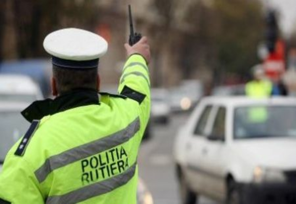 Zece poliţişti de la Servicul Rutier Botoșani, reținuți pentru luare de mită