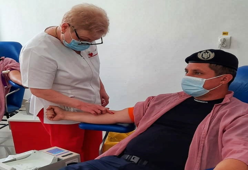 Jandarmii nemțeni au donat sânge  de Ziua Mondială a Donatorului de Sânge