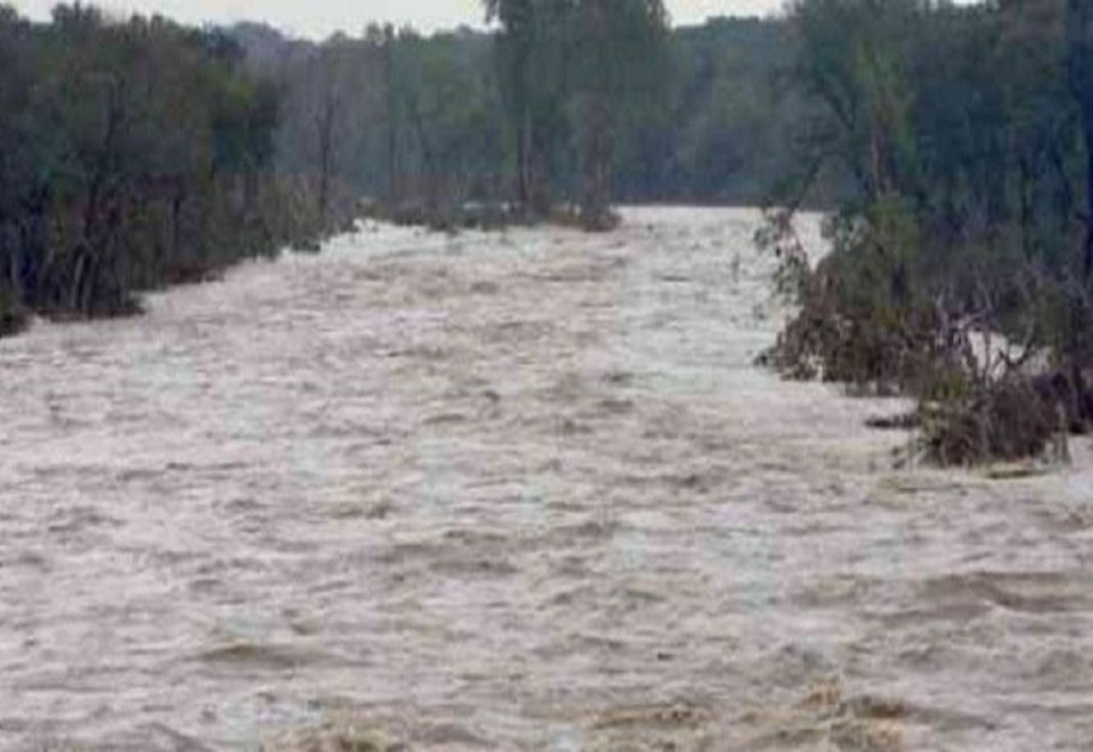 Avertizări Cod Galben și Cod Portocaliu de inundații pe râuri din mai multe județe din țară