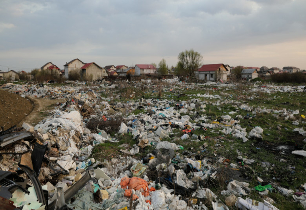 La Bolintin, peste 10 ha de depozitări ilegale de deșeuri, probabil aduse din București și din toate zonele limitrofe Bucureștiului