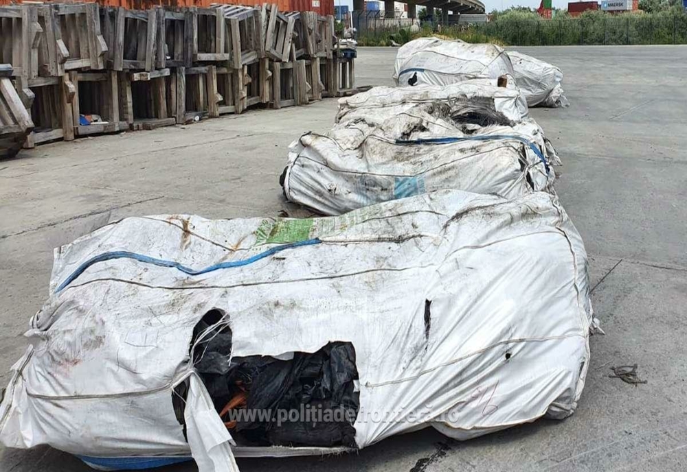 O firmă din Olt a încercat să exporte, în Thailanda, patru containere cu deşeuri de cauciuc. Marfa, oprită în Portul Agigea