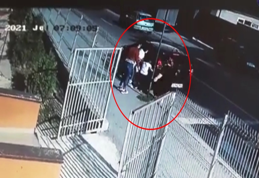 VIDEO | O femeie din Craiova şi-a luat cu forţa copiii de la grădiniţă. Anchetă deschisă de poliţie