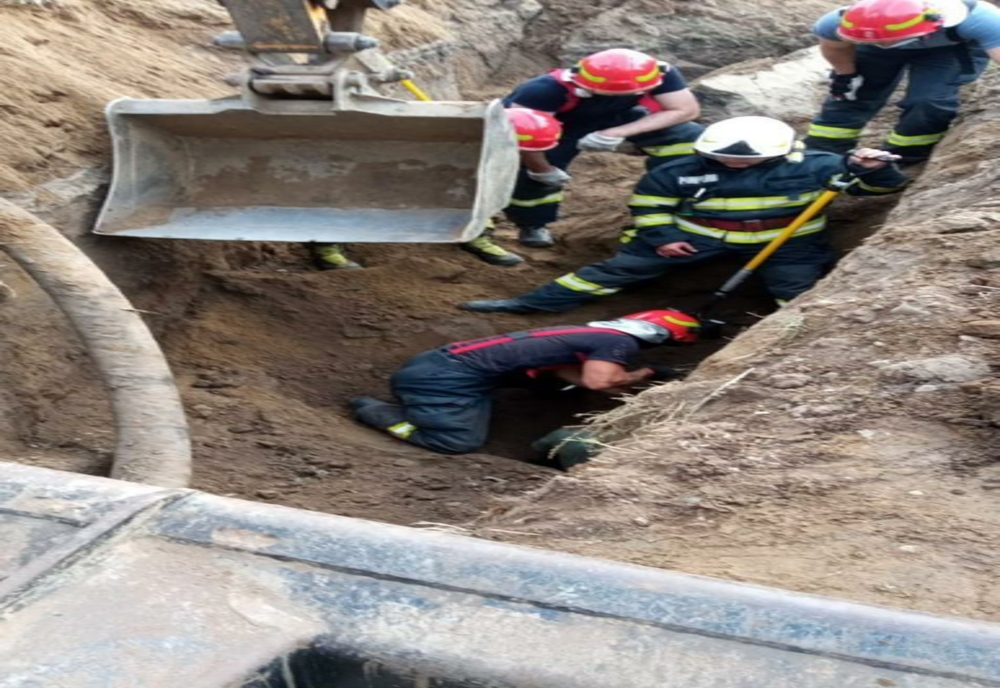 FOTO Misiune contracronometru de  salvare a două persoane surprinse de un mal de pământ în Timiș