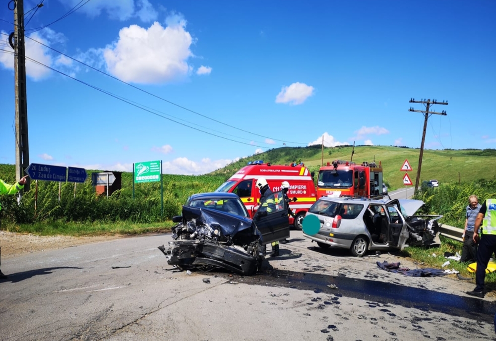 FOTO: Accident grav pe DJ 151, în Șăulia! Cinci persoane, în stare gravă la spital