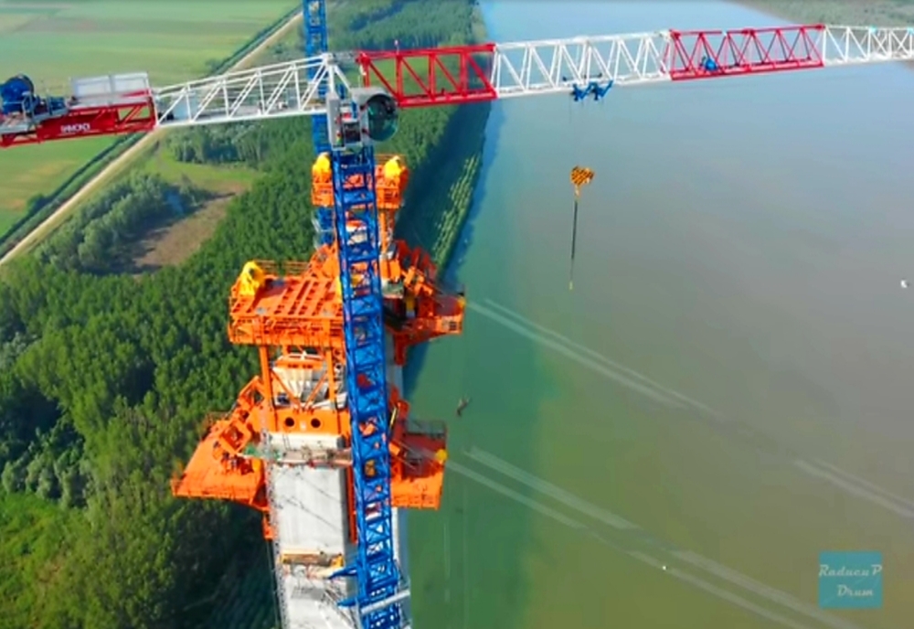 VIDEO Al treilea pod ca lungime din Europa se ridică în România