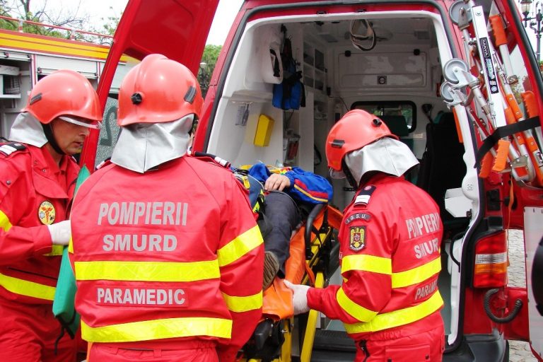 Un muncitor din Iași a murit după ce zidul unei școli s-a prăbușit peste el