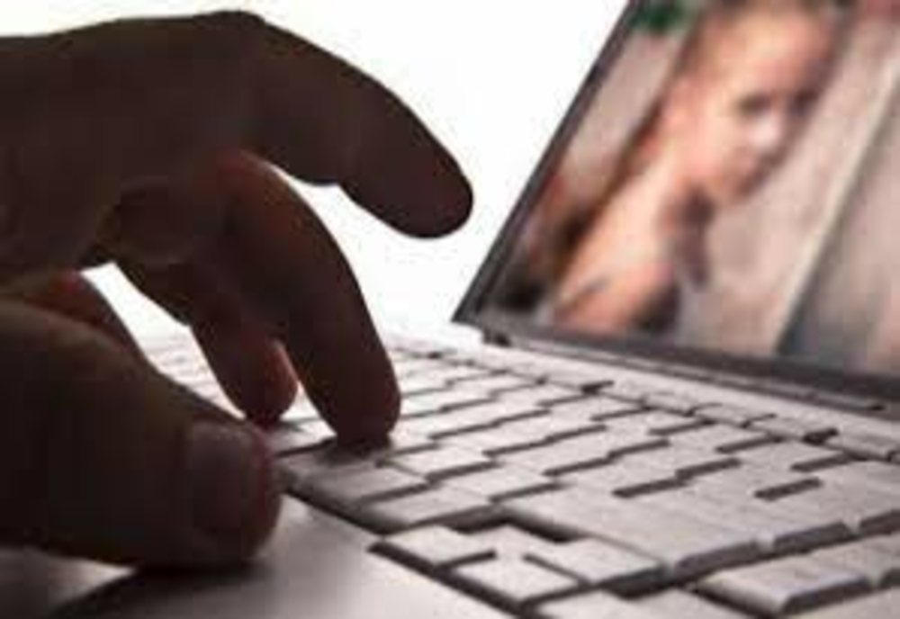 Parlamentul European a aprobat o reglementare în privința pornografiei infantile online