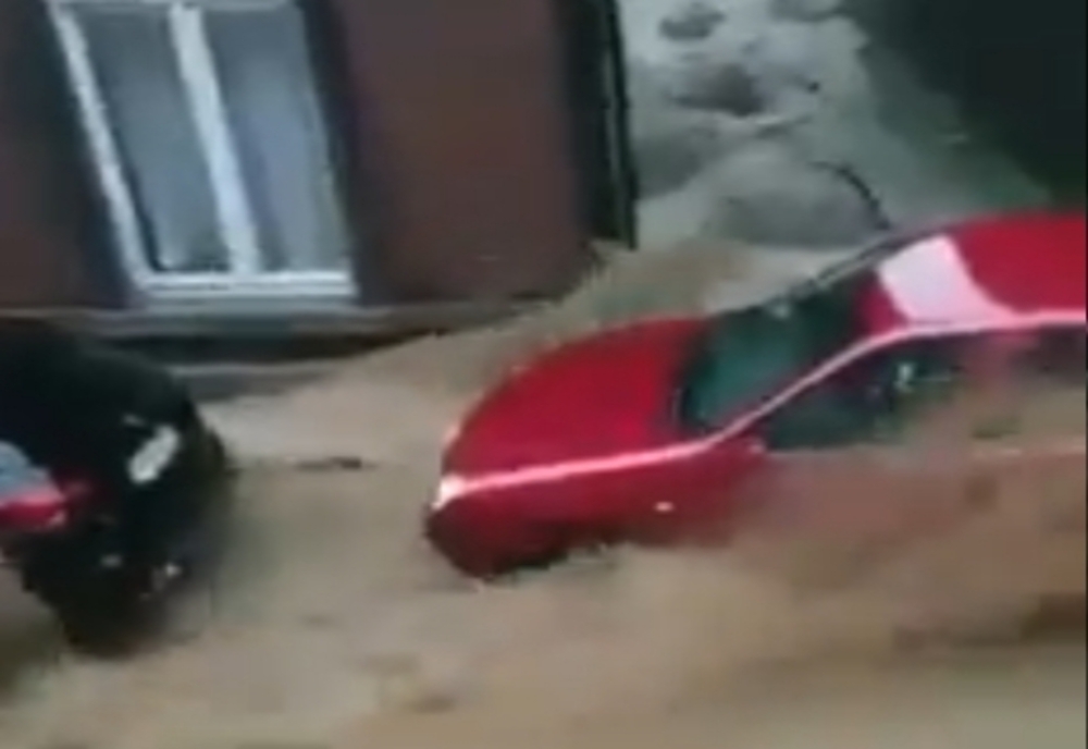 VIDEO|Panică și străzi inundate după furtunile de sâmbătă seara