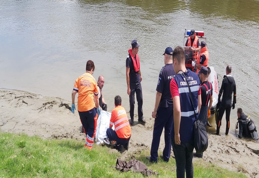 Cei doi bărbați căutați de scafandri  în Dunăre au fost găsiți morți
