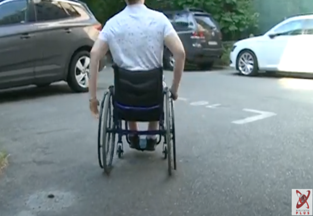 Capitala, coșmarul persoanelor cu dizabilități. Povestea unui tânăr în scaunul cu rotile – VIDEO