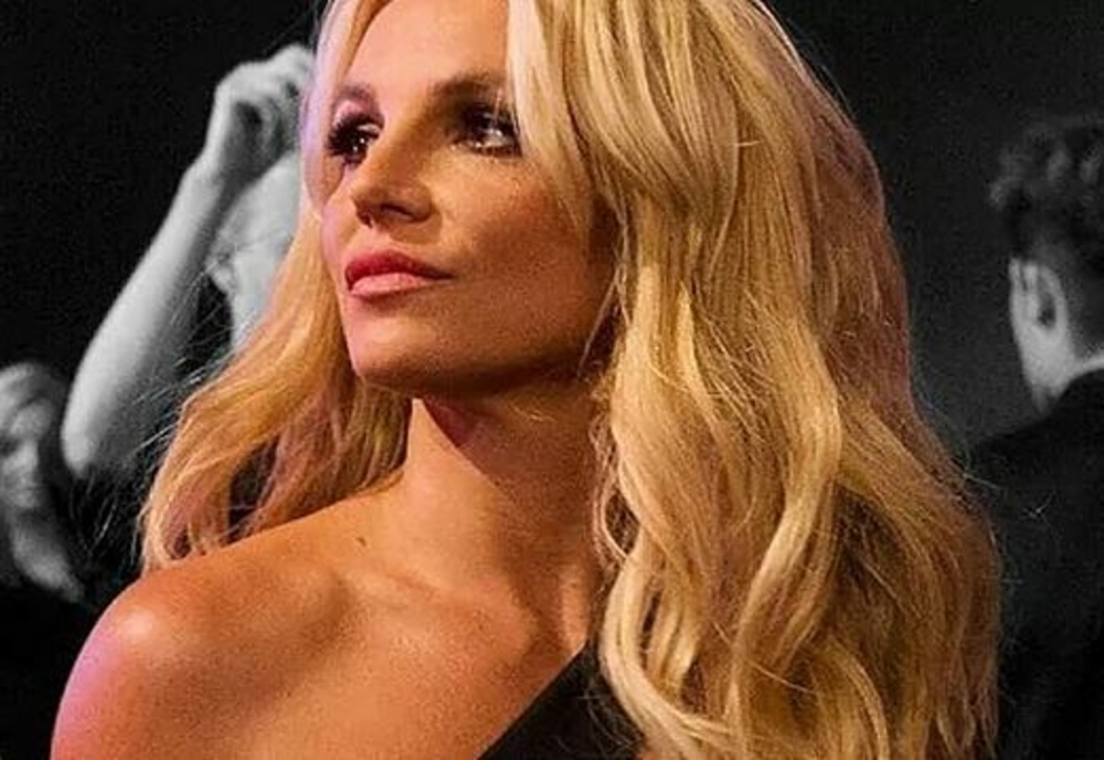 Britney Spears a distribuit pe Instagram un videoclip în care apare topless