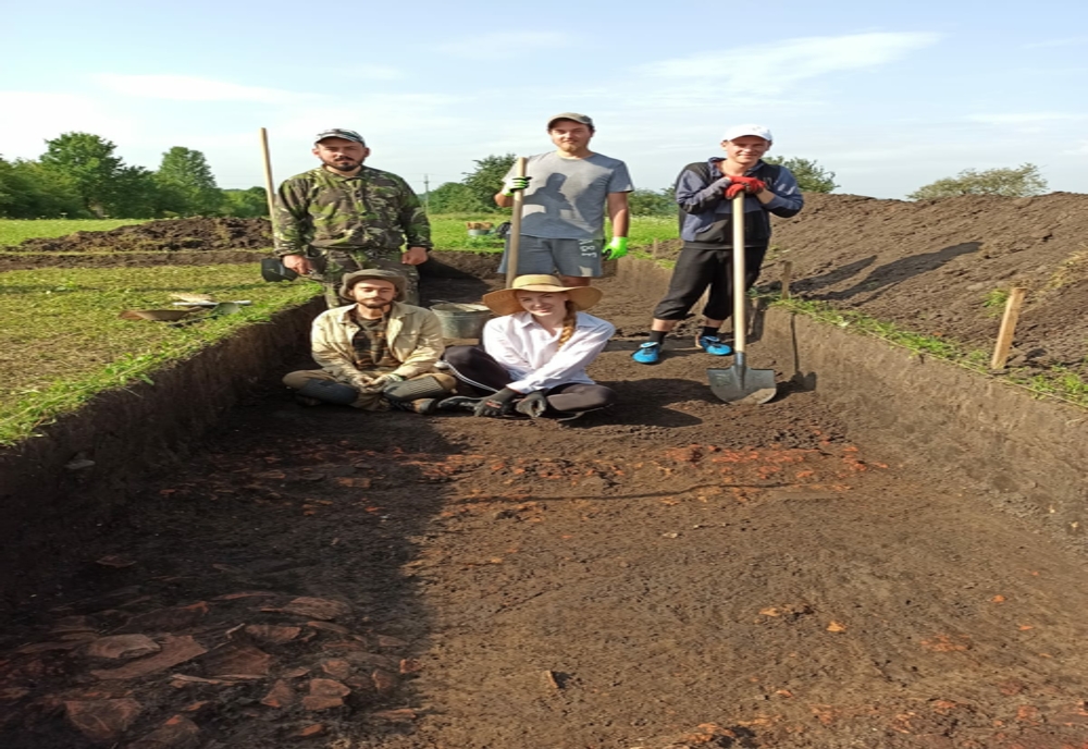 Studenți în practică arheologică în județul Neamț
