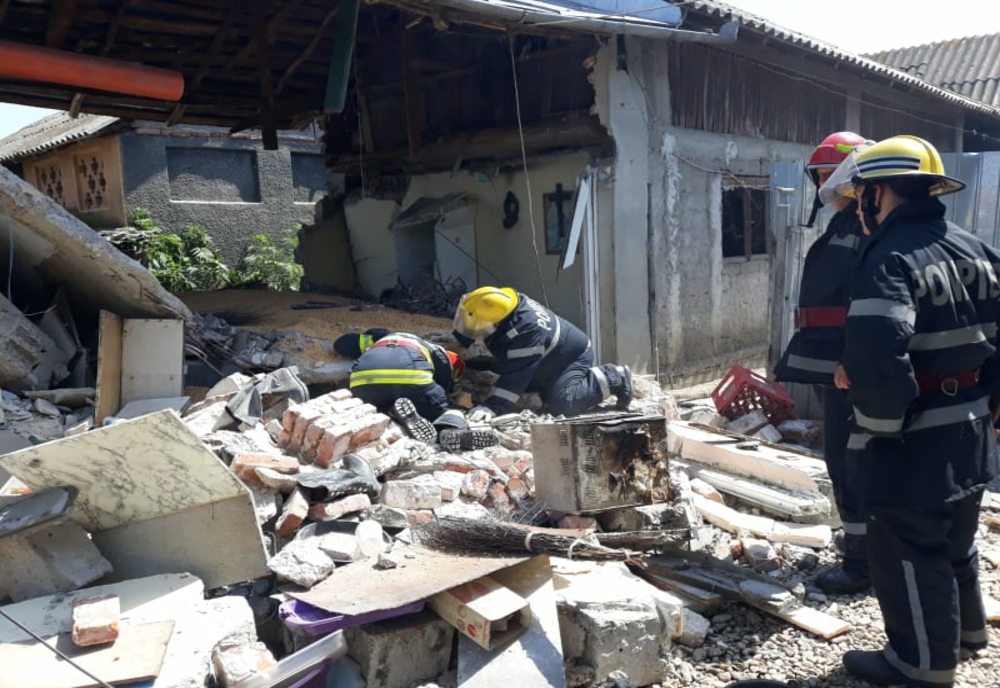 Explozie provocată de o butelie într-o locuință din Dâmbovița. Proprietara a făcut atac de panică