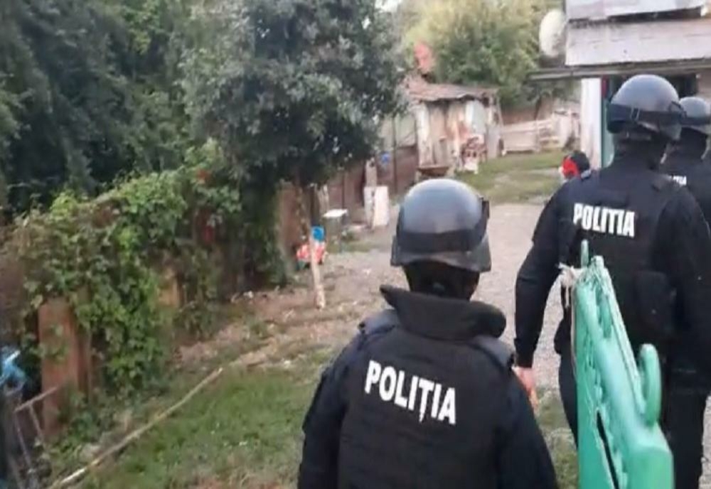 Percheziții într-o localitate din Prahova la suspecți de furt