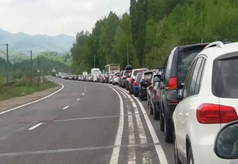 Trafic intens pe DN1 Ploiești – Brașov. Coloane de mașini la Comarnic și la Bușteni
