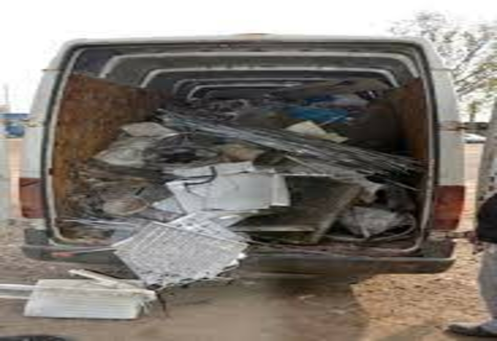 Giurgiu. Patru autoutilitare care transportau fier vechi și deșeuri fără documente legale, confiscate de polițiști