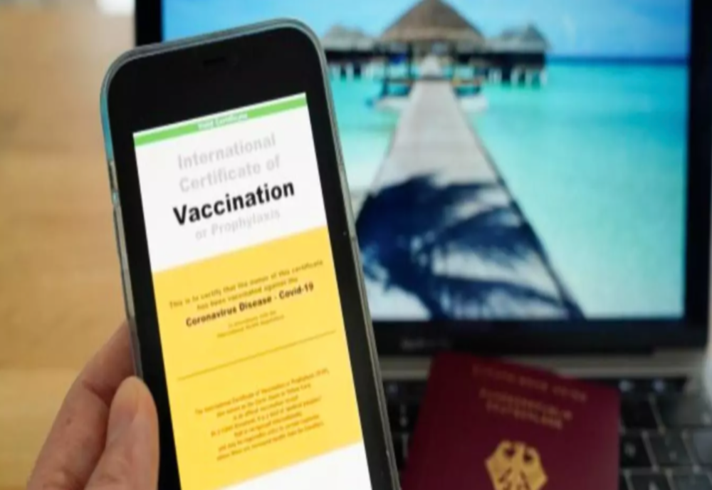 Este nevoie de certificat de vaccinare sau de test negativ la intrarea în hoteluri şi restaurante