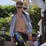 Selly, vedeta internetului pentru puștani, a petrecut sfârșitul de săptămână în Bulgaria, fără iubita lui, Smaranda. Chiar dacă nu a găsit cazare în zona zero a complexului, a stat la piscina principală și a mâncat la celebrul restaurant unde a fost și cuplul prezidențial al Franței