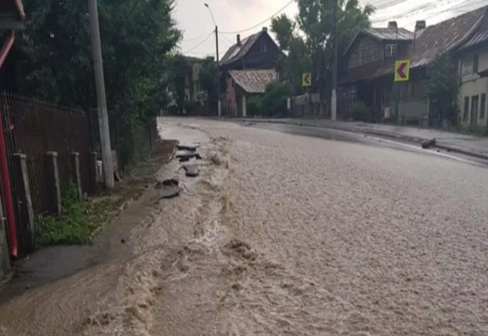 DN1, blocat din cauza inundațiilor. Primarul din Bușteni: „Ne pregătim de ce e mai rău”