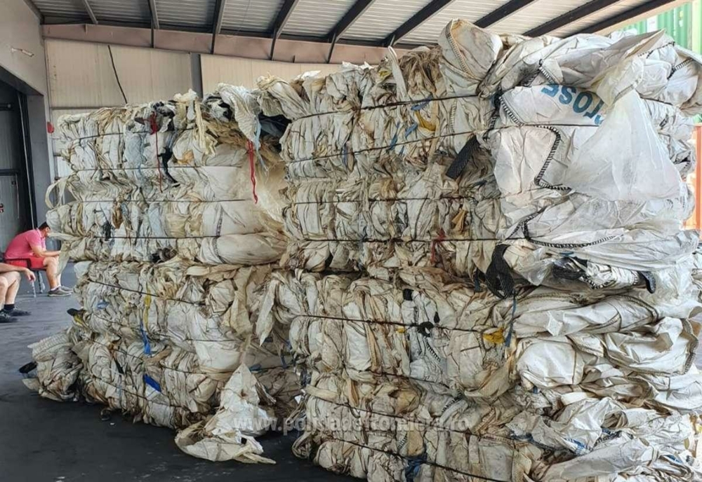 FOTO VIDEO  Containere cu deșeuri, oprite  în Portul Constanța  Sud Agigea