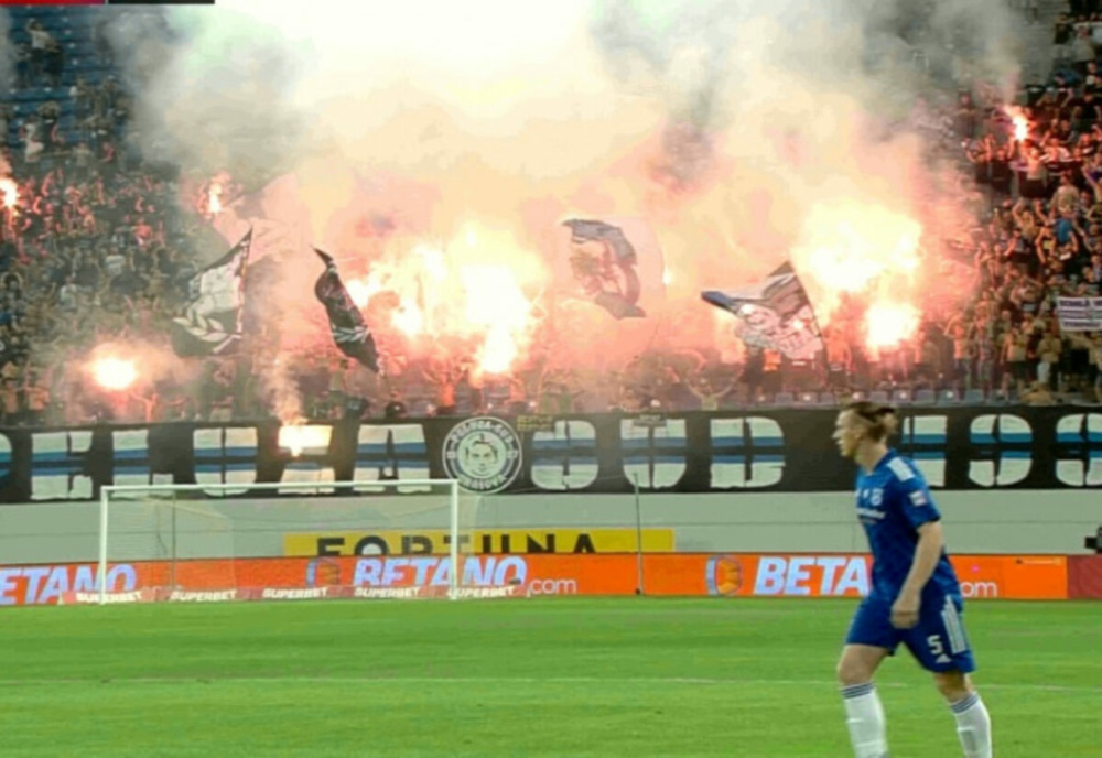 În urma meciului cu Dinamo, şase suporteri au interdicţia de a mai intra pe stadion. Ce spun jandarmii