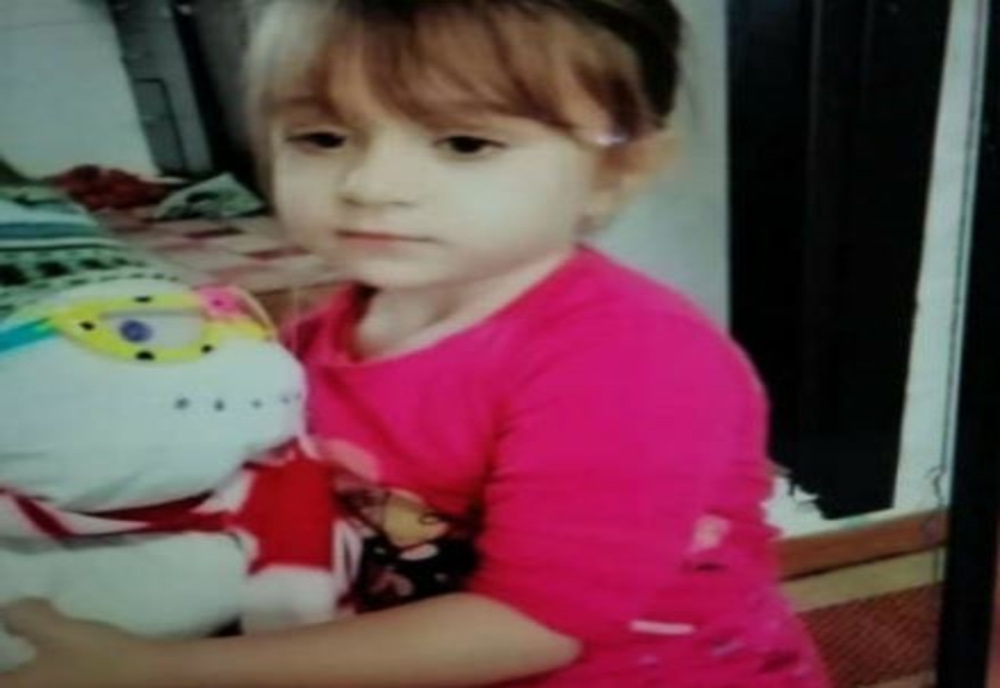 A dispărut de acasă! O fetiță de 5 ani din județul Buzău este de negăsit