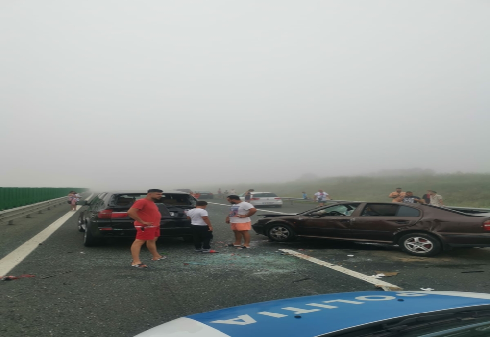 FOTO/VIDEO – Accident cu peste 50 de mașini și 150 de victime pe Autostrada Soarelui. Traficul este oprit