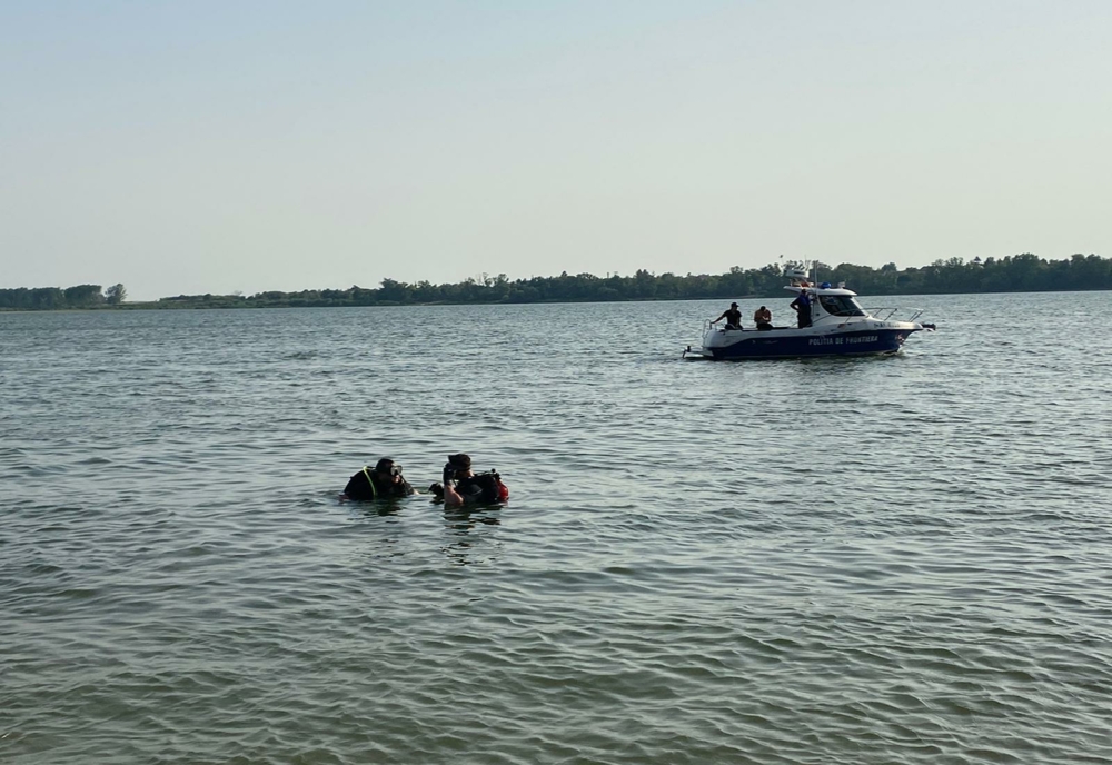 Olt: Scafandrii au reluat căutările tânărului înecat în Dunăre