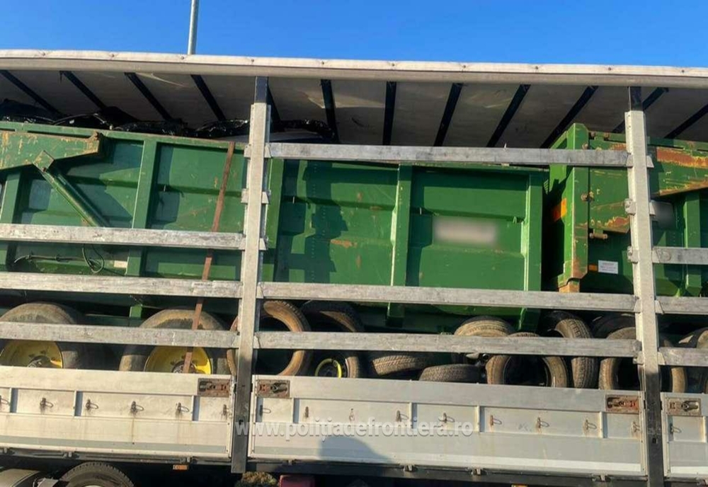 Încă un transport de peste 23 tone de deșeuri din cauciuc și piese auto, oprit în Vama Borș