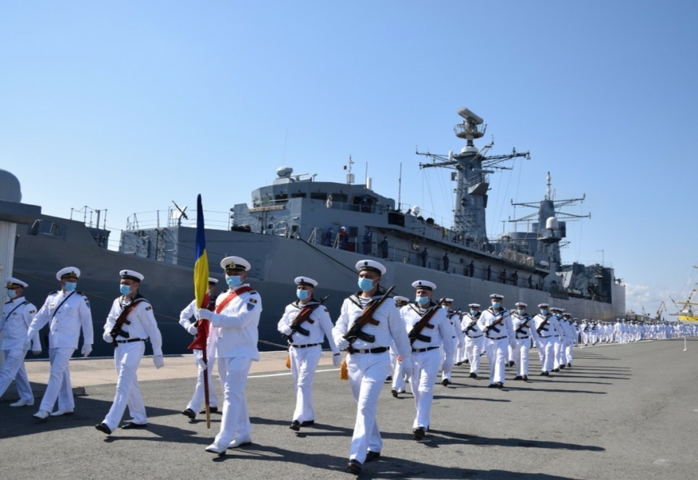 Decorații și distincții pentru marinarii militari români