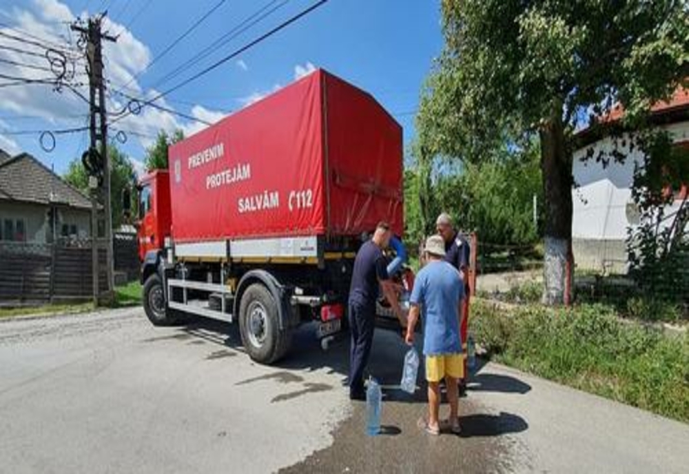 5000 de litri de apă adusă de ISU Prahova în satul Melicești