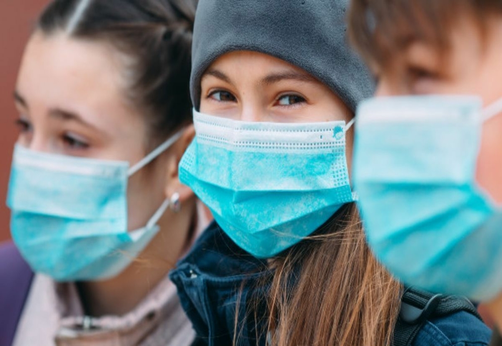 Elevii vaccinați împotriva coronavirusului vor fi obligați să poarte masca de protecție în clasă! Care este motivul