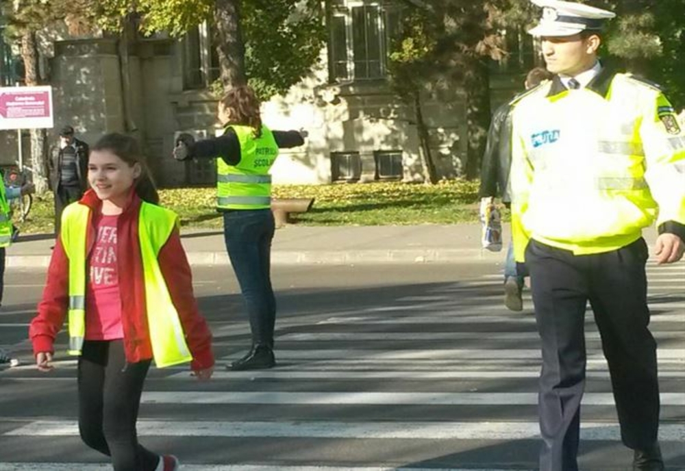 Polițiștii le dau întâlnire copiilor astăzi în Parcul Monument
