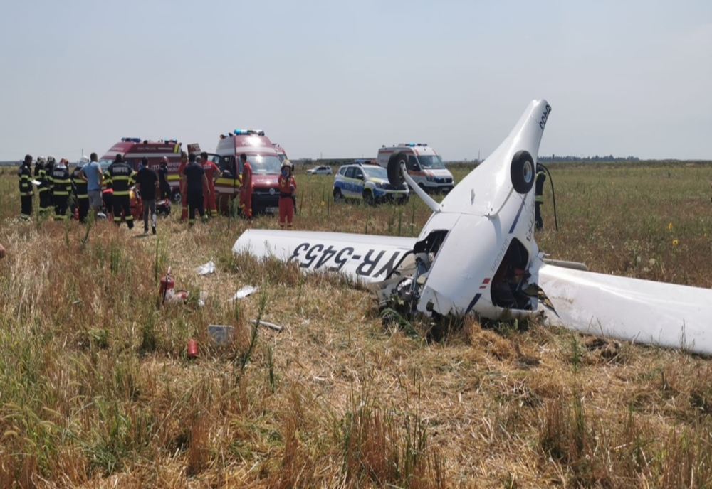Un avion s-a prăbușit lângă București. Două persoane sunt în stare gravă