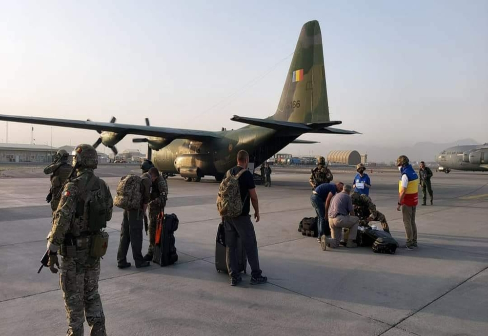 Încă 5 afgani, colaboratori ai României, au fost evacuați din Kabul