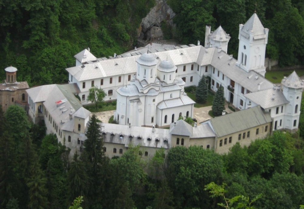 Mănăstirea Tismana unul dintre locurile alese de pelerini
