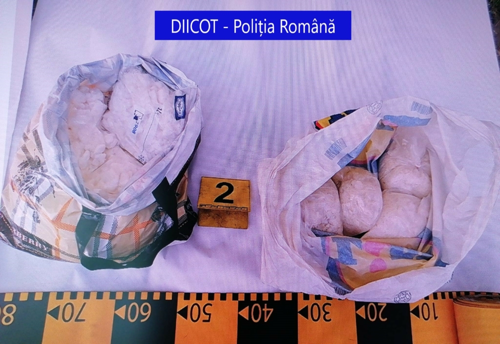 Patru traficanți de droguri din Bistrița-Năsăud, prinși cu 4 kg de substanțe psihoactive! Doi au ajuns după gratii