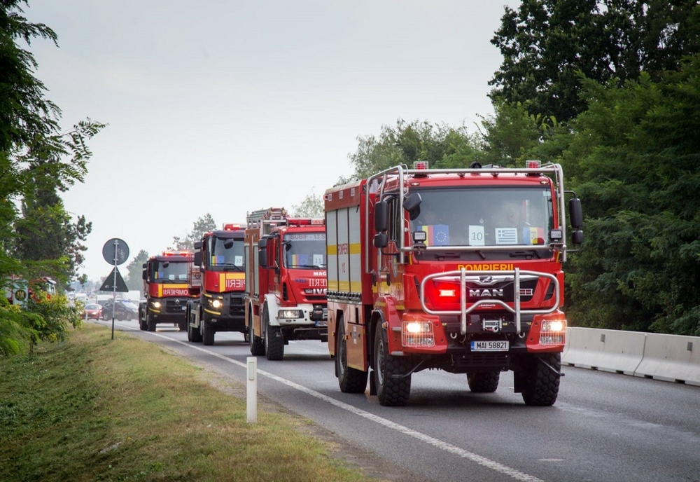 Peste 100 de pompieri români au plecat în Grecia să ajute la stingerea incendiilor de vegetație uscată – FOTO