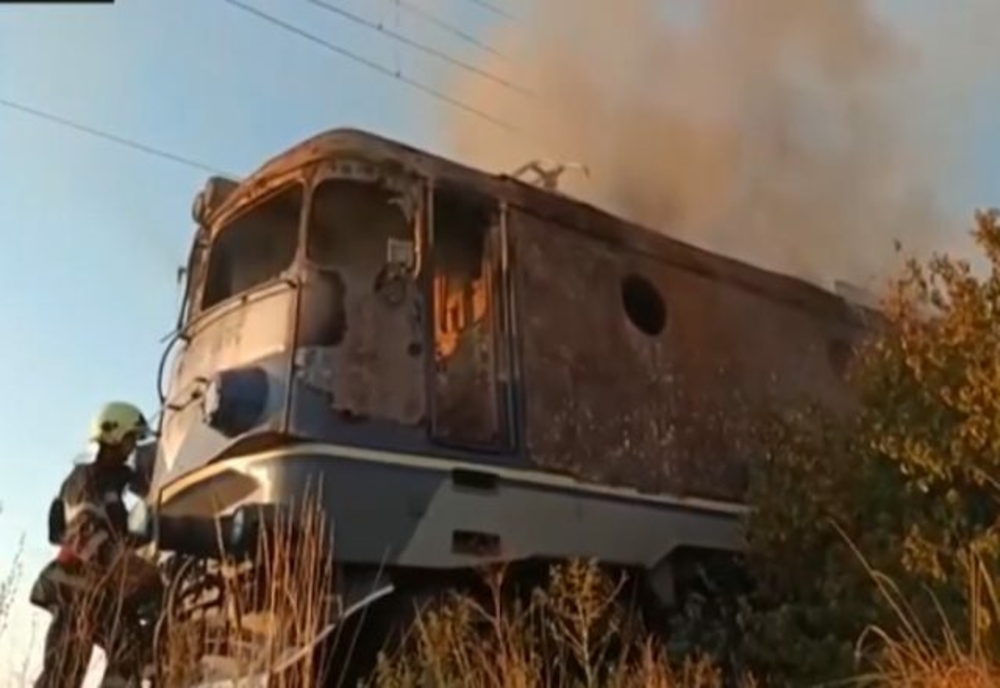 Trafic feroviar blocat după ce o locomotivă a luat foc între Timișoara și Arad