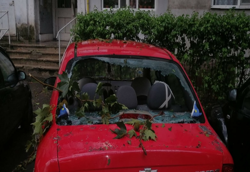 Galerie foto+video: Furtuna a făcut ravagii în Brăila