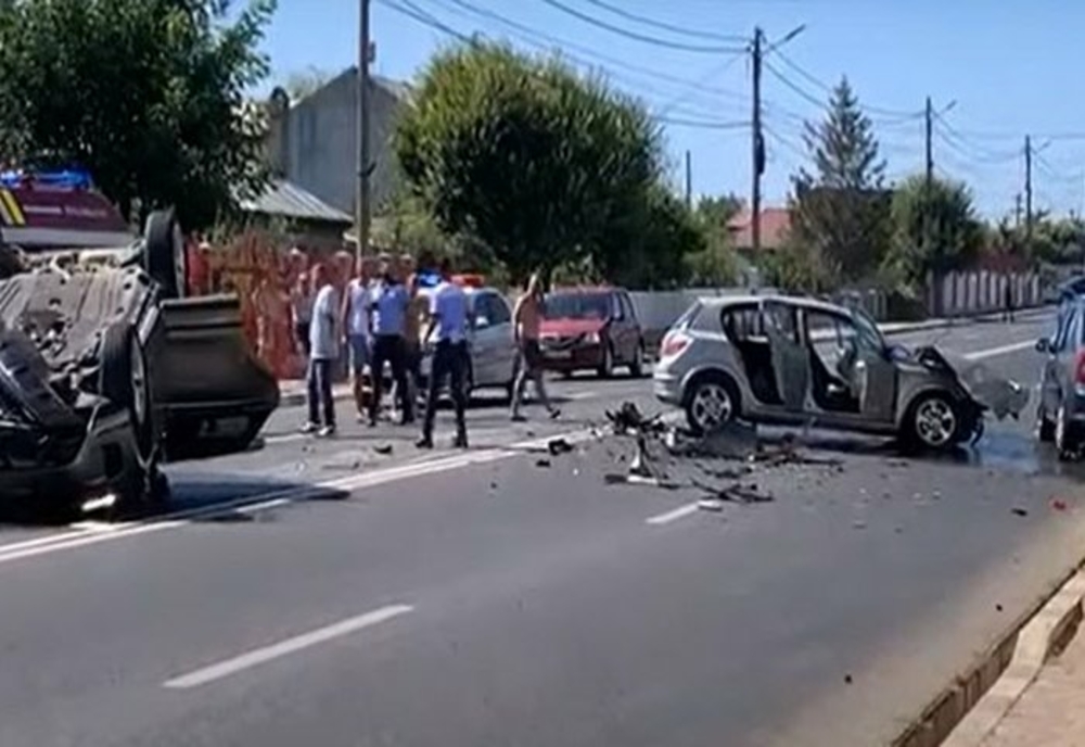 Accident cu trei mașini, la Tuzla. Unul dintre vehicule este înmatriculat în Prahova- VIDEO