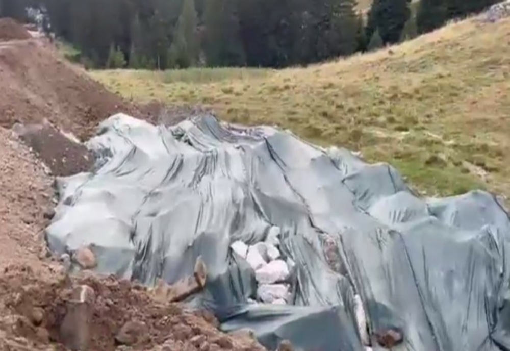 Deșeuri din construcții descoperite în Parcul Național Bucegi. Șeful GNM: ”Toată lumea știa, dar nimeni nu ne sesiza”