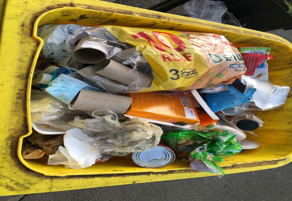 FOTO: Corpul de Control al ADI Deșeuri Bistrița-Năsăud va verifica modul în care cetățenii colectează selectiv! Se poate ajunge și la amenzi