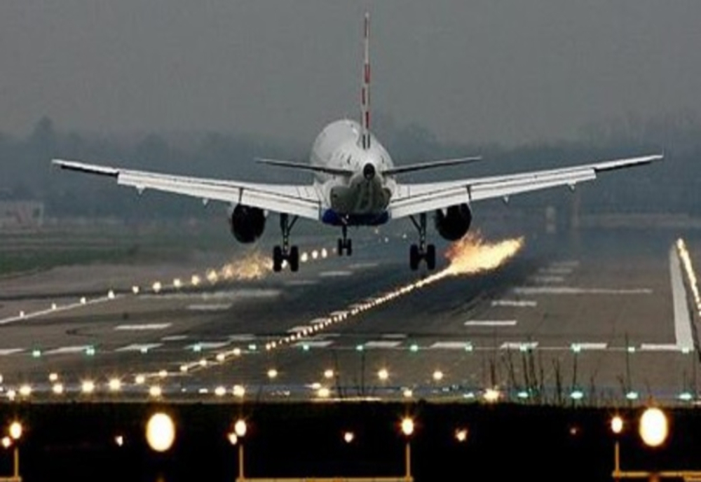 Zeci de zboruri spre și dinspre România au fost anulate