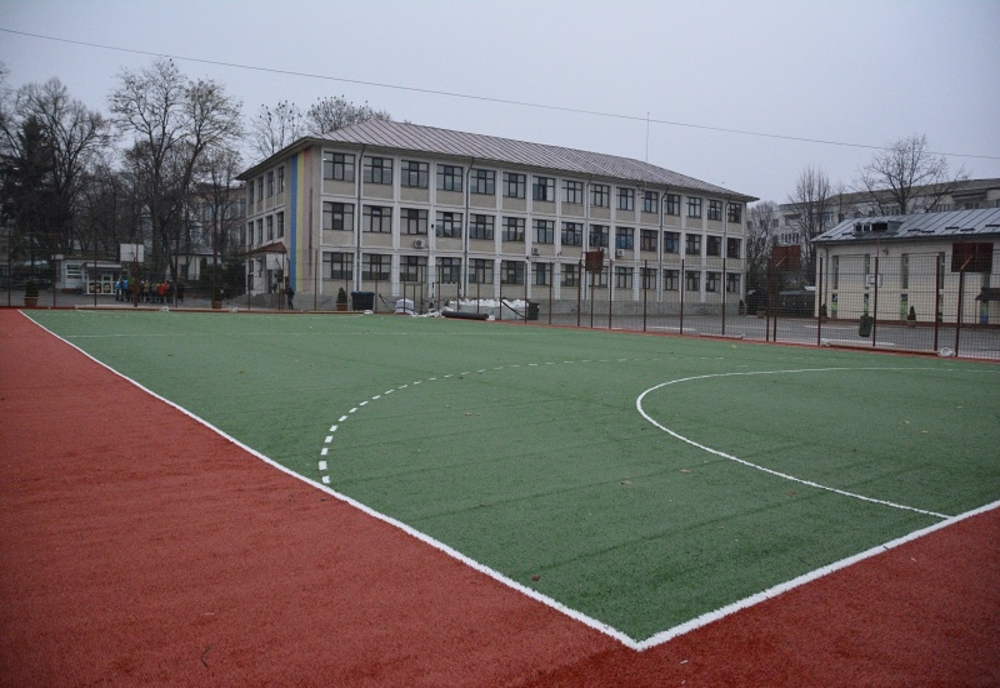 Primăria Craiova scoate la închiriat terenurile de sport, sălile de clasă sau laboratoarele școlilor