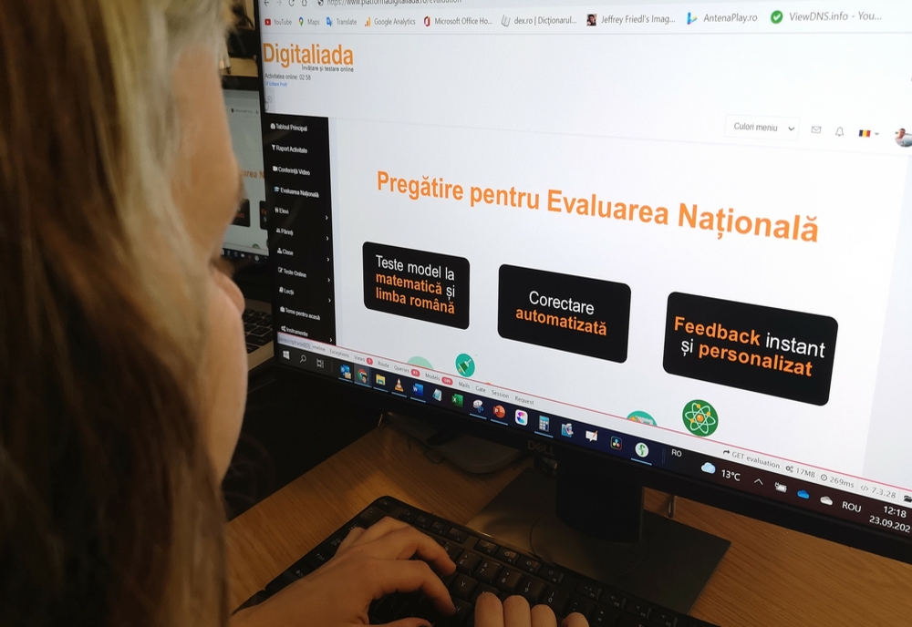 Peste 500 de elevi din județul Brăila continuă programul Digitaliada în anul școlar 2021 – 2022