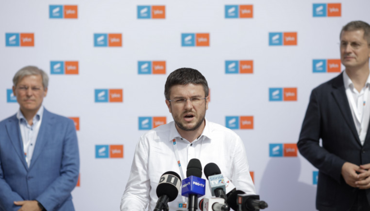 ”Trăiască hoția din USRPLUS!”. Cioloș și Barna, somați de colegi să oprească frauda la votul intern