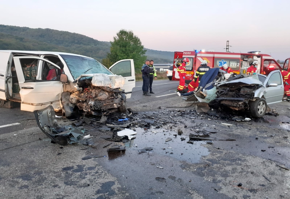 Grav accident pe şoseaua dintre Cluj şi Oradea! Doi şoferi au murit (FOTO)